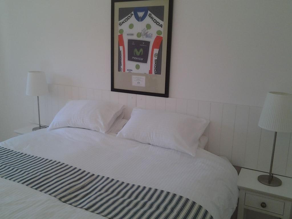 Bedbreakfastbikespyrenees Bed & Breakfast Loubieres Стая снимка