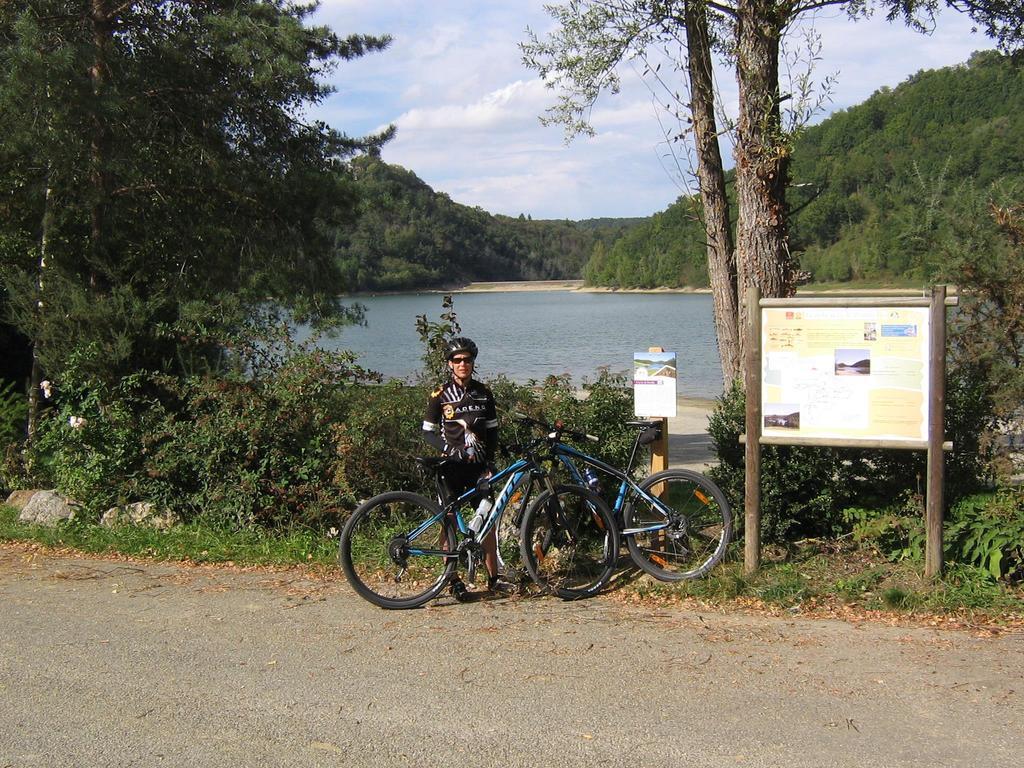 Bedbreakfastbikespyrenees Bed & Breakfast Loubieres Екстериор снимка
