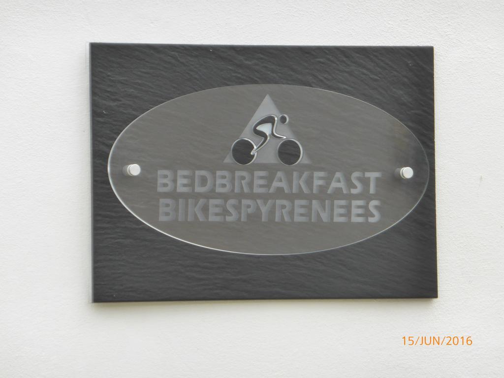 Bedbreakfastbikespyrenees Bed & Breakfast Loubieres Екстериор снимка